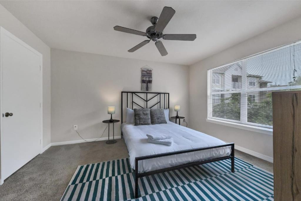 Apartmán Designed 2Br With Balcony Pool And Gym Bradenton Exteriér fotografie