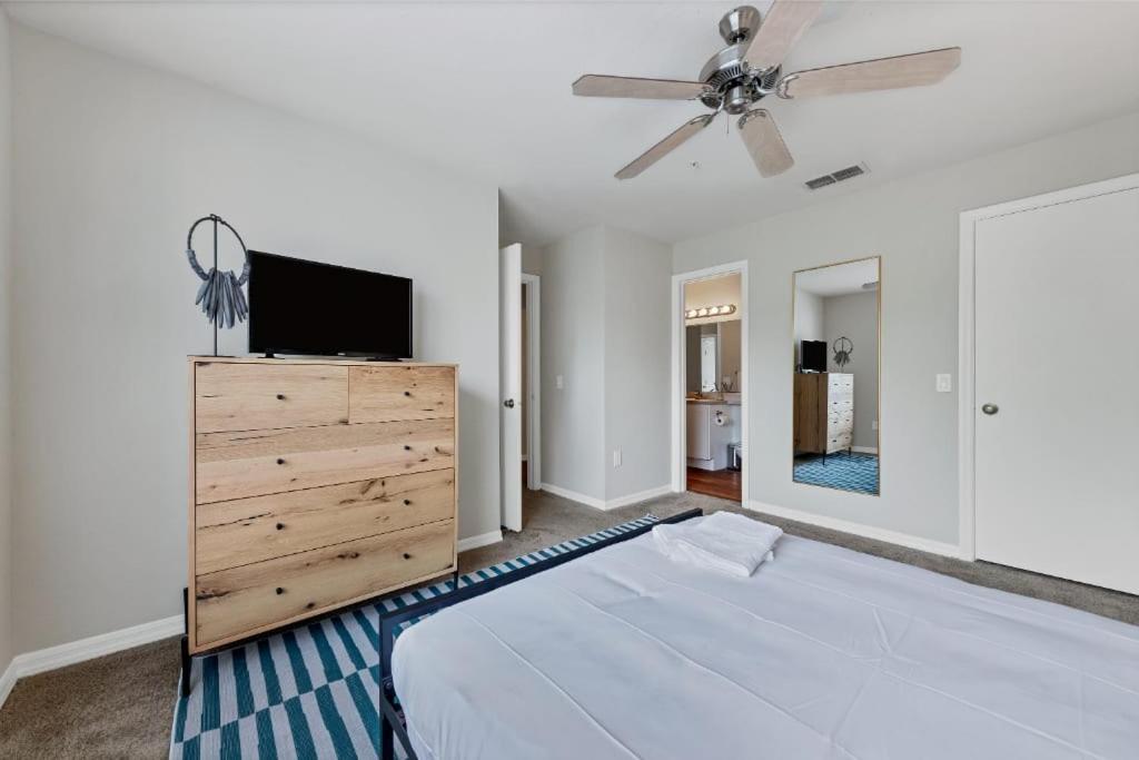 Apartmán Designed 2Br With Balcony Pool And Gym Bradenton Exteriér fotografie
